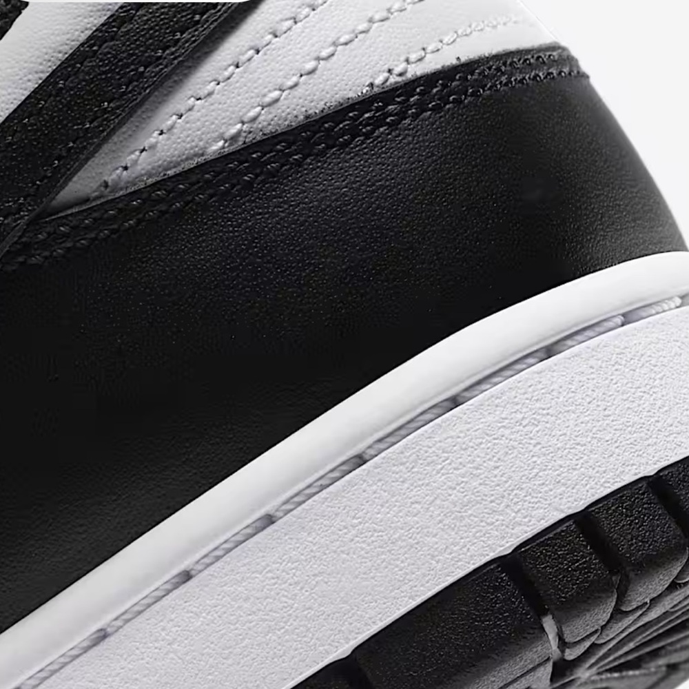 NWT Men’s Nike Classic Black and White Dunk Low Retro Sneakers - Picture 9 of 10